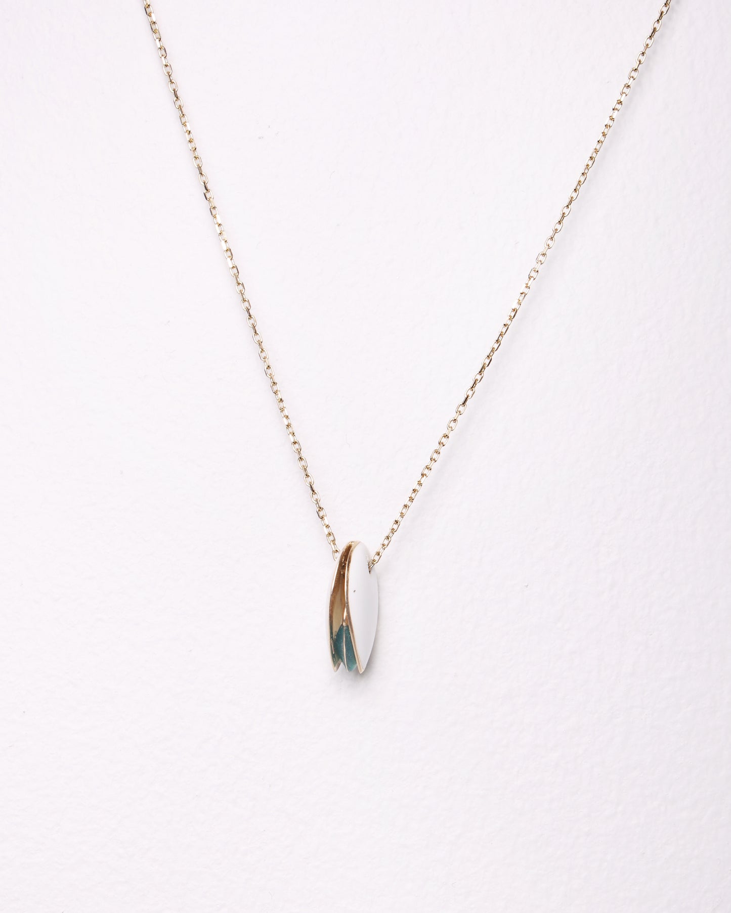 The white Seed Necklace